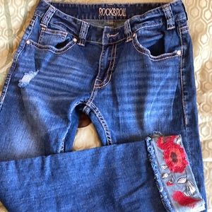 Rose embroidery Rock and Roll Cowgirl Jeans capri mid rise size 29